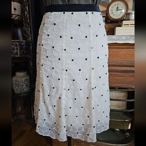 Ann Taylor Black & White Flower Embroidered Chiffon Skirt Size 2